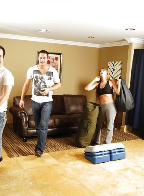 Mature Yoga Pants Pics